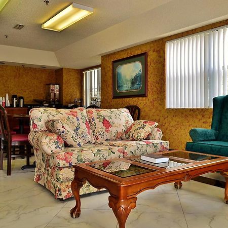 Executive Inn Opp Екстериор снимка