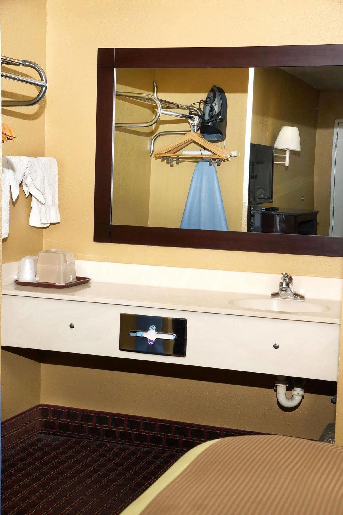 Executive Inn Opp Екстериор снимка