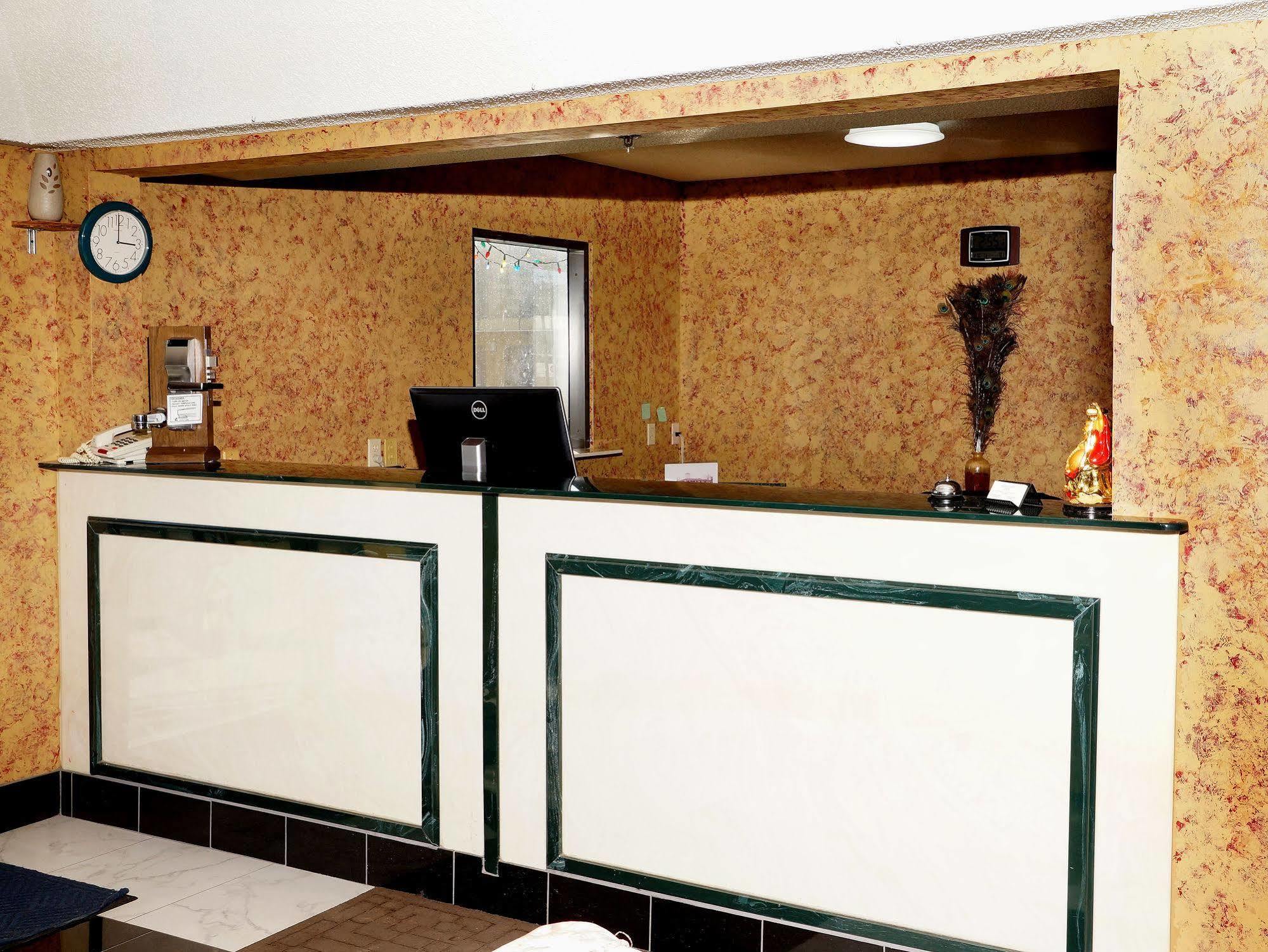 Executive Inn Opp Екстериор снимка