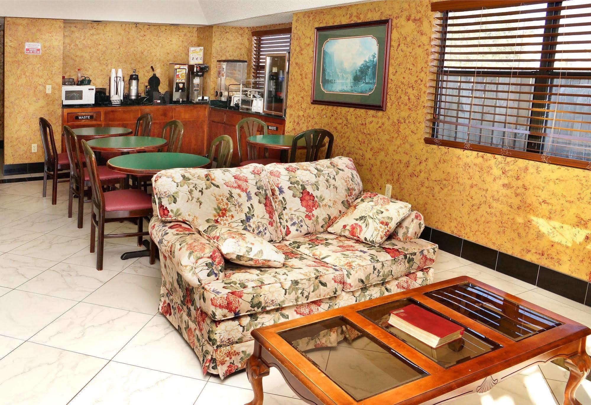 Executive Inn Opp Екстериор снимка